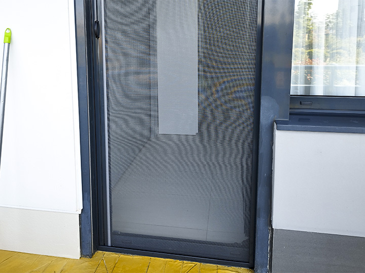 Mosquitera enrollable lateral blanca para puerta de 140x240 cm (ancho x  alto)